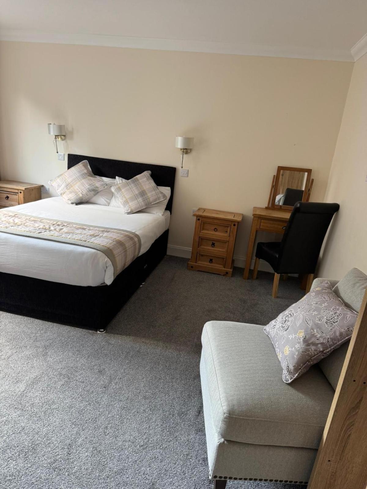 The Waverley Inn - Open for key-workers Dingwall Eksteriør bilde