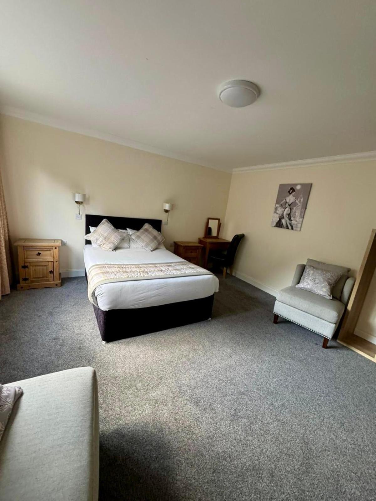The Waverley Inn - Open for key-workers Dingwall Eksteriør bilde