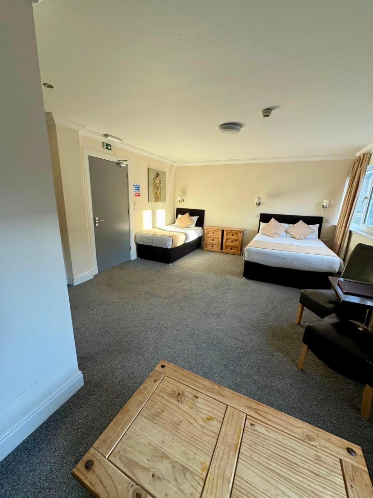 The Waverley Inn - Open for key-workers Dingwall Eksteriør bilde