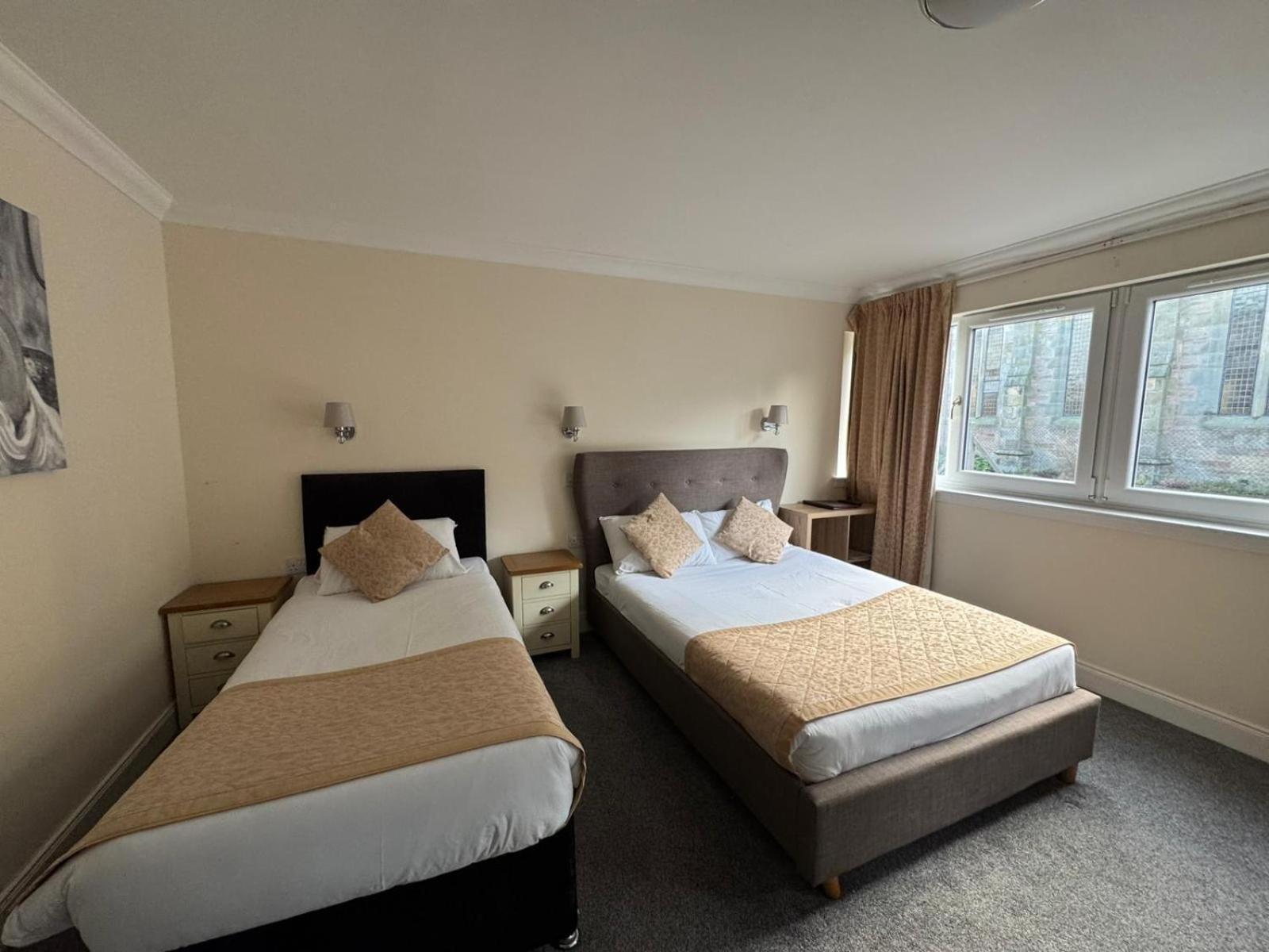 The Waverley Inn - Open for key-workers Dingwall Eksteriør bilde