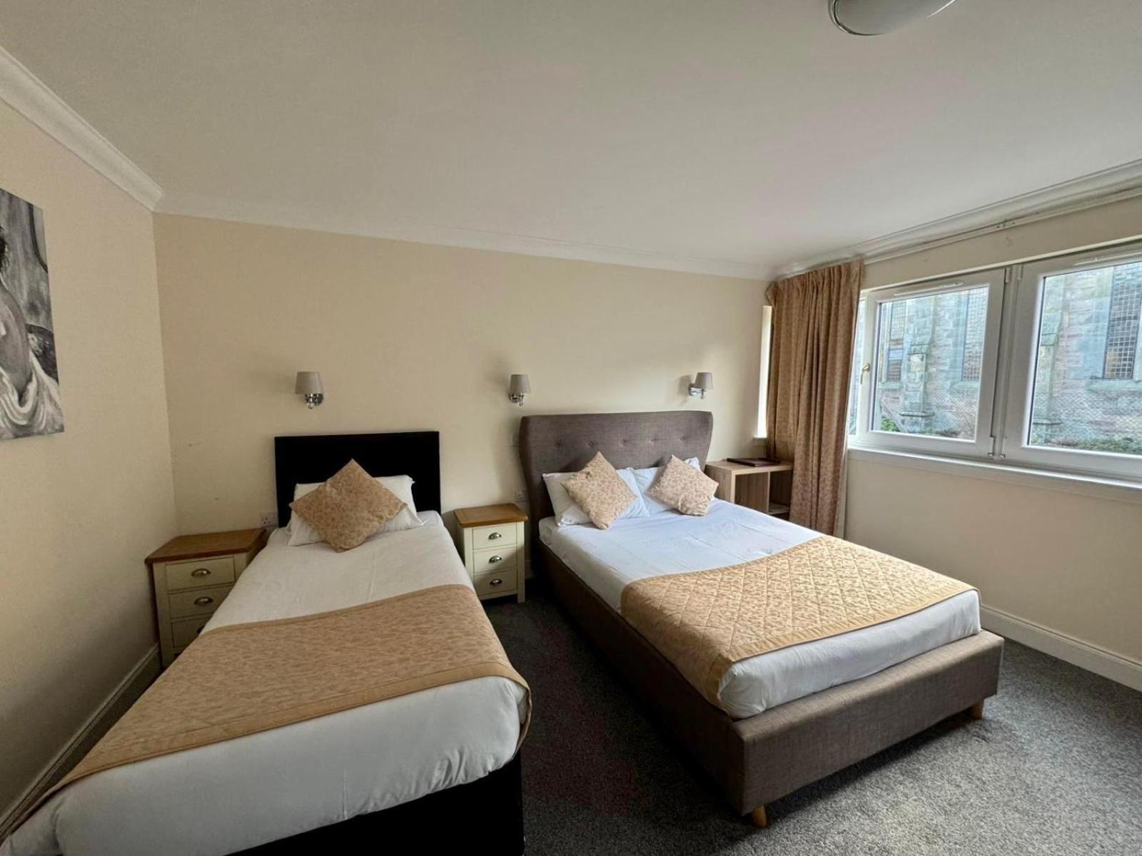 The Waverley Inn - Open for key-workers Dingwall Eksteriør bilde
