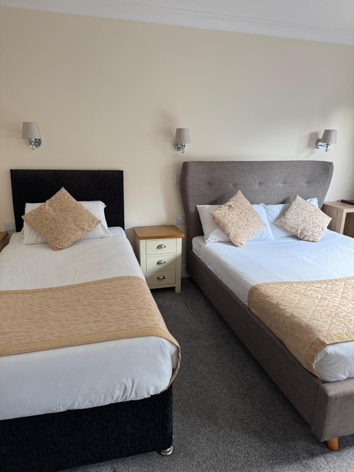 The Waverley Inn - Open for key-workers Dingwall Eksteriør bilde